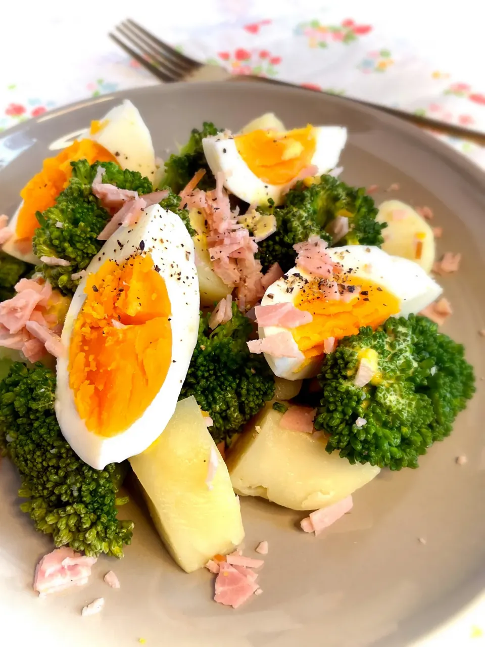 じゃがいも⭐︎ブロッコリー⭐︎茹で卵のサラダ|スイーツポテトさん