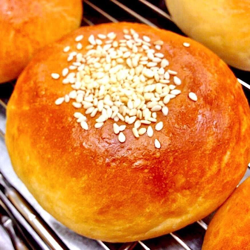 ブリオッシュあんぱん&牛乳de朝ごはん