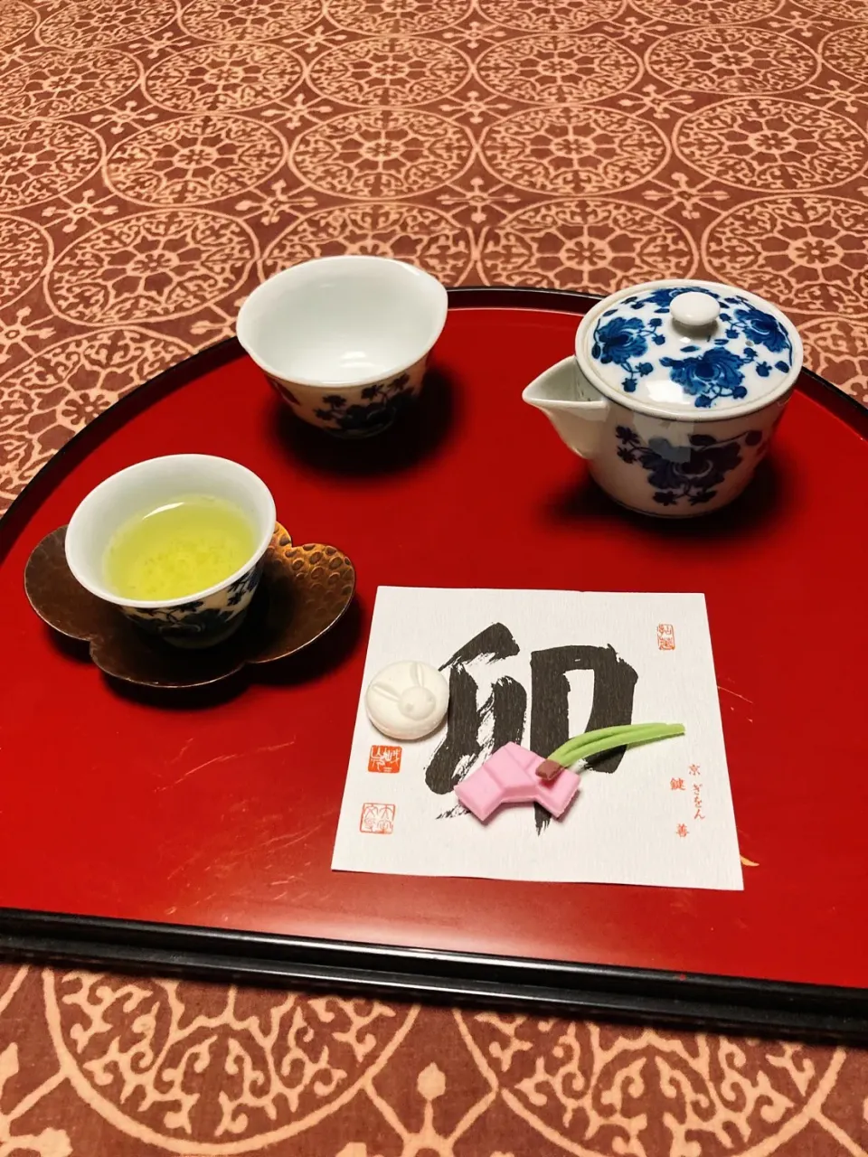 Snapdishの料理写真:grandmaお友だちと京を味わう☆おもたせの干菓子(祇園)と煎茶を|kaoriさん