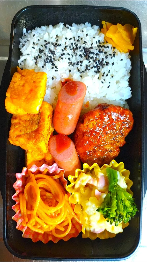 旦那弁当　2023/1/15

デミハンバーグ
ウインナー
玉子焼き
ミートパスタ
ポテトサラダ&ブロッコリーマヨ|ユキヨメ♪さん