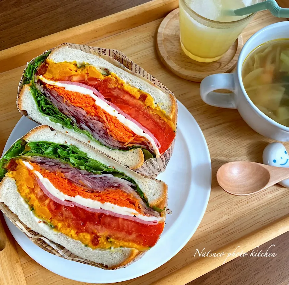 8種の彩りボリュームサンド😋🥪💕|ナツ1224さん