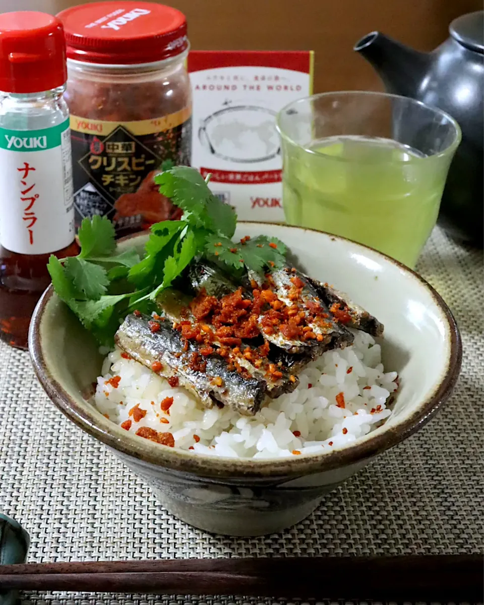 ヨロン丼（オイルサーディン丼）エスニックバージョン|かおるさん