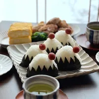 Snapdishの料理写真:富士山おにぎり🍙