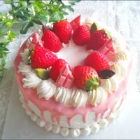 Snapdishの料理写真:米粉シフォンケーキde🍓ドリップケーキ🍓|katsunさん