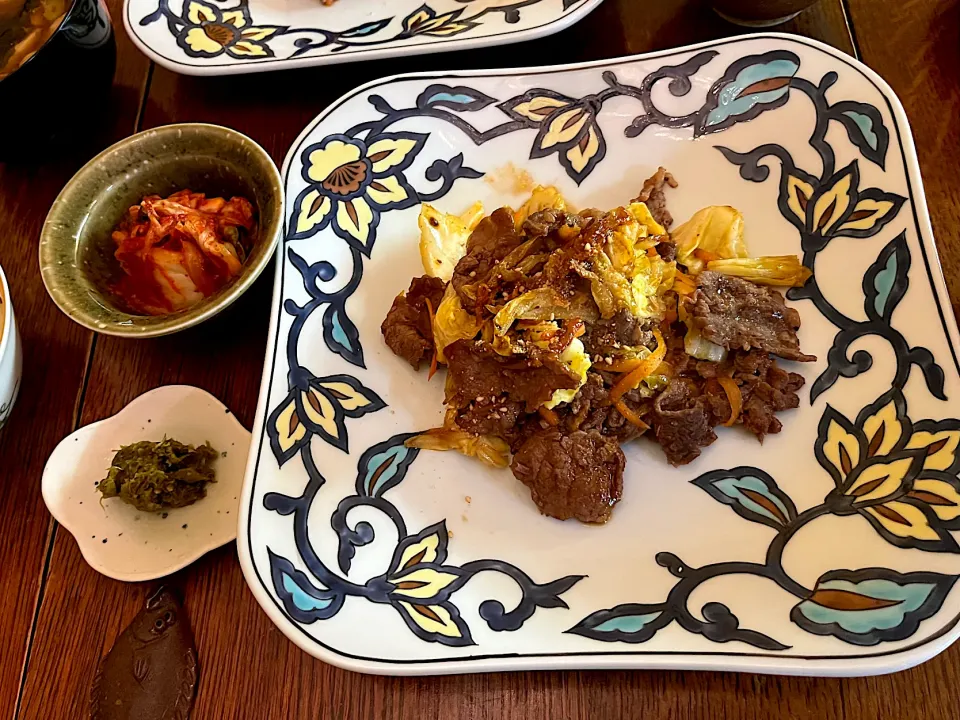 晩ごはん♯自家製キムチ♯牛肉とキャベツのスタミナ炒め|小松菜さん