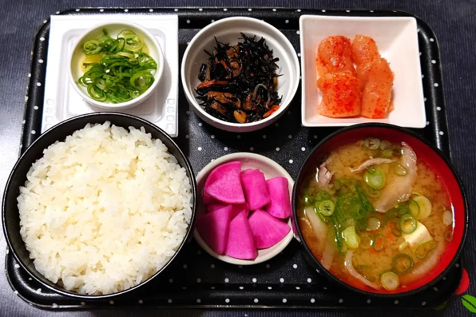 今日の朝ごはん（高知県産コシヒカリに辛子明太子、ひじき煮、ひきわり納豆、豚汁、温海かぶら漬）|Mars＠釜飯作り研究中さん