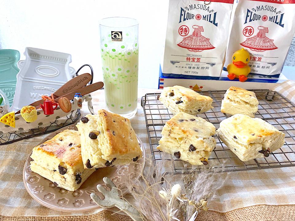 チョコチップスコーン🍫
〜 𝘤𝘩𝘰𝘤𝘰𝘭𝘢𝘵𝘦 𝘤𝘩𝘪𝘱 𝘴𝘤𝘰𝘯𝘦𝘴 〜
【増田製粉所『製菓用薄力小麦粉 特宝笠』使用】