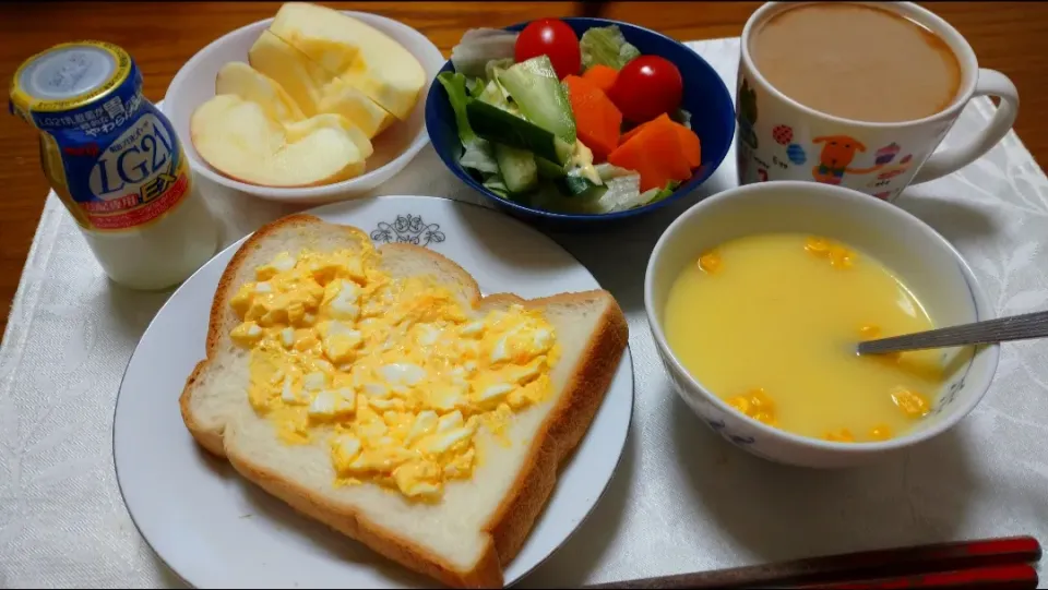 1/16の朝食
フジパンの北海道小麦食パンで朝ごはん☕🍞🌄|卯月さん