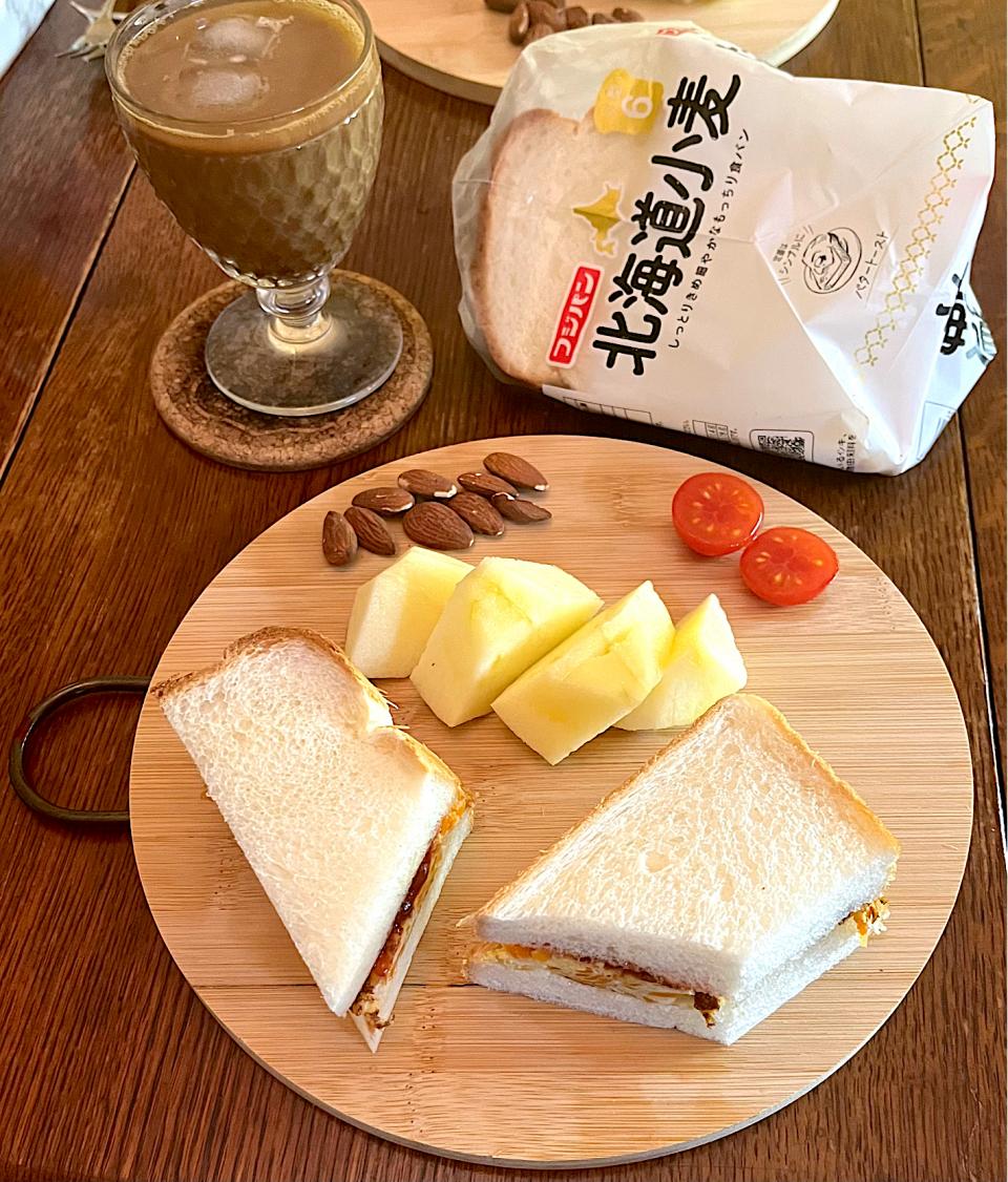 朝ごはん♯オムレツサンド♯食パン♯フジパン♯北海道小麦♯生食♯サンドイッチ