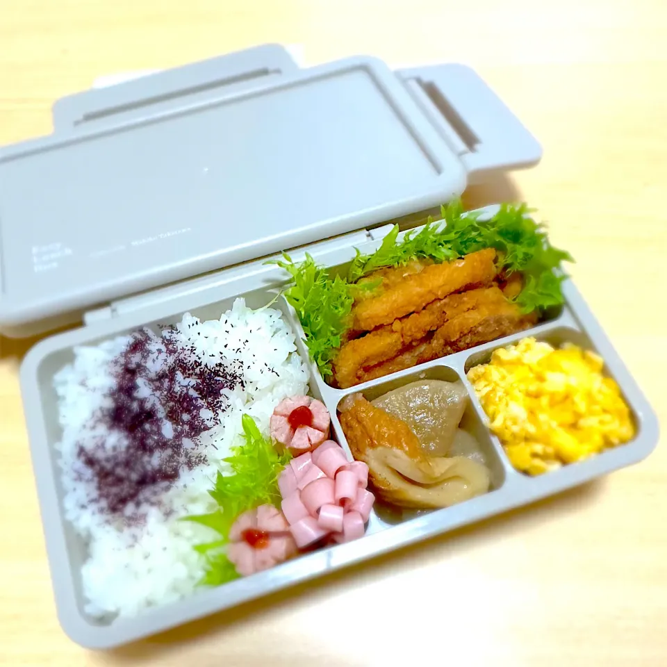 SJK弁当🍱〜イカ唐揚げ・スクランブルエッグ・大根煮物・花ハム・ソーセージ|華恋さん