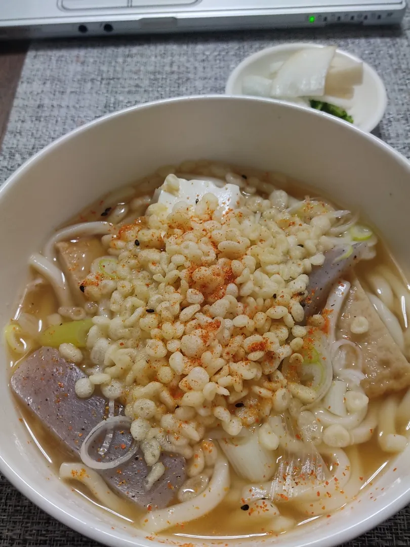 Snapdishの料理写真:昨日の残りをたぬきうどんに|Rピージャーさん