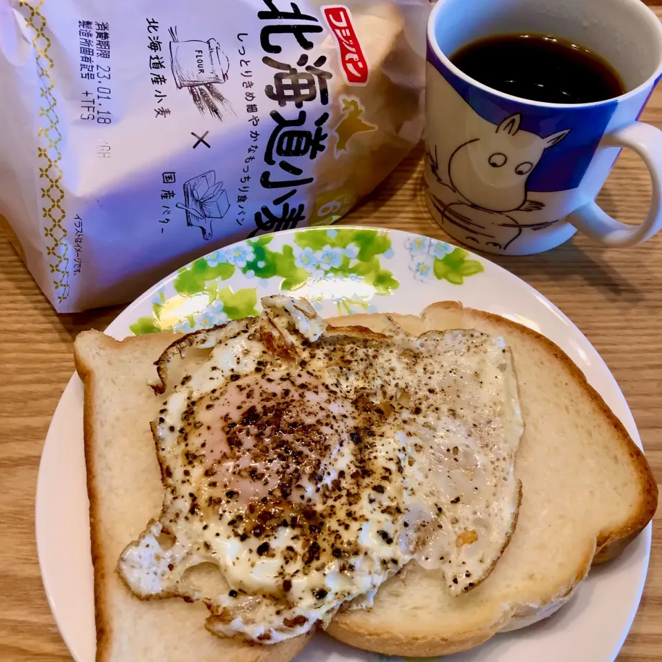 目玉焼きonフジパンさん北海道小麦🍞🍳|Jean Nobyさん