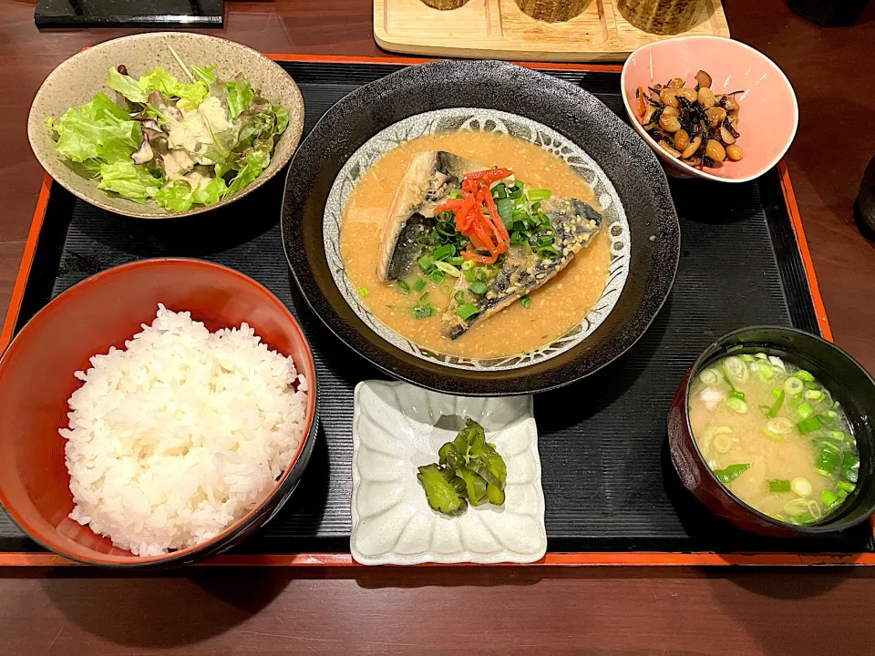 さばの味噌煮定食|しのぶさん