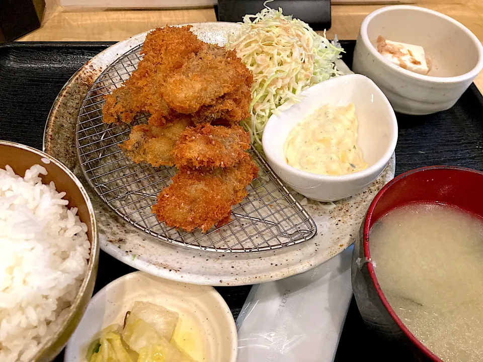 生牡蠣フライ定食@ザ築地(人形町)|yoooochanさん