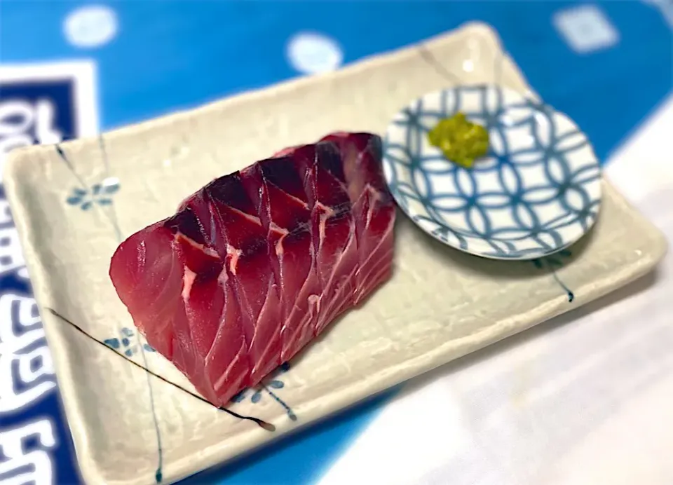 Snapdishの料理写真:八丈島の釣りハチビキお刺身|Masakoさん