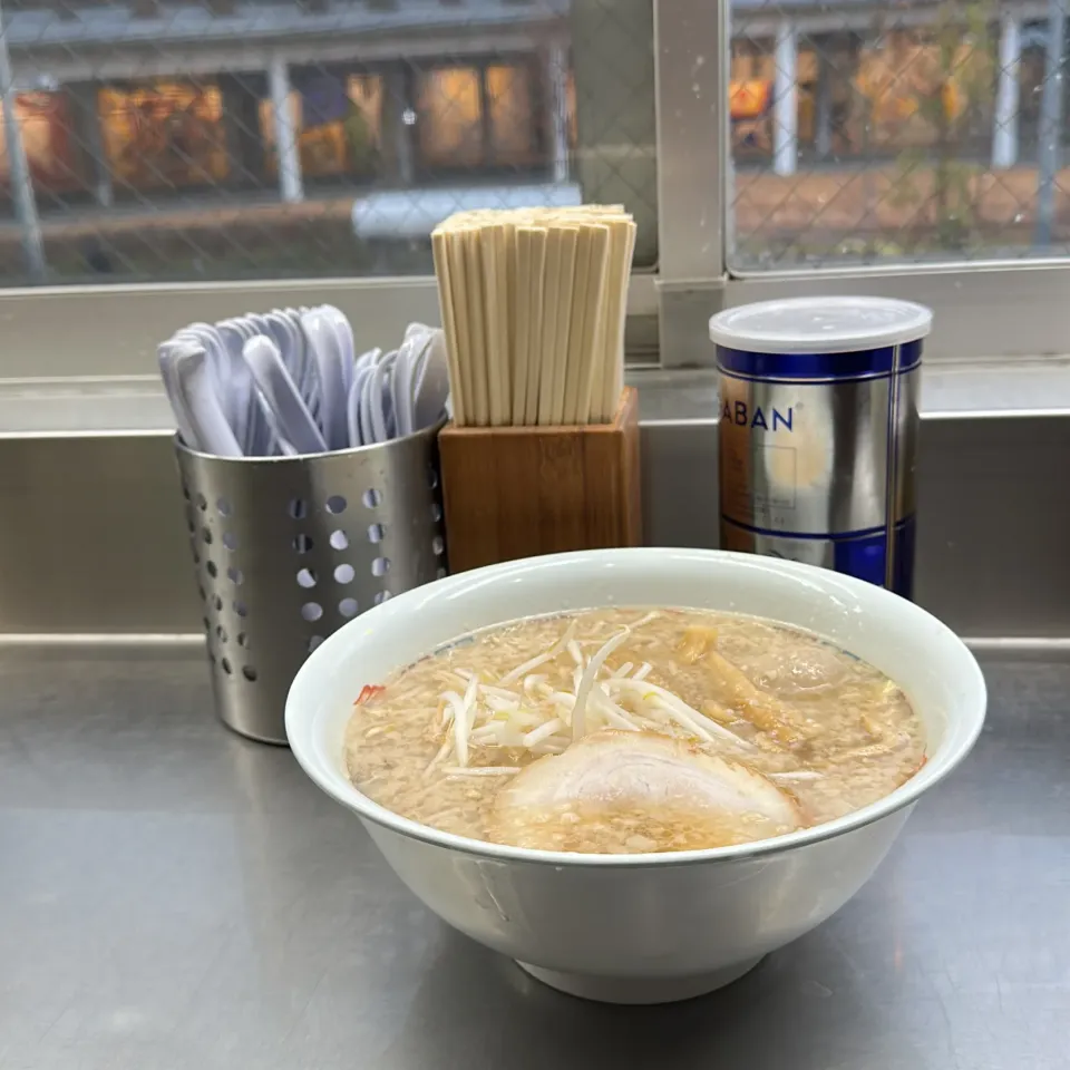 Snapdishの料理写真:今日は　＃夜勤明け　じゃない　＃朝ラー　じゃないけど　＃ホープ軒　で　＃ラーメン　喰って〼よ|Hajime Sakaiさん