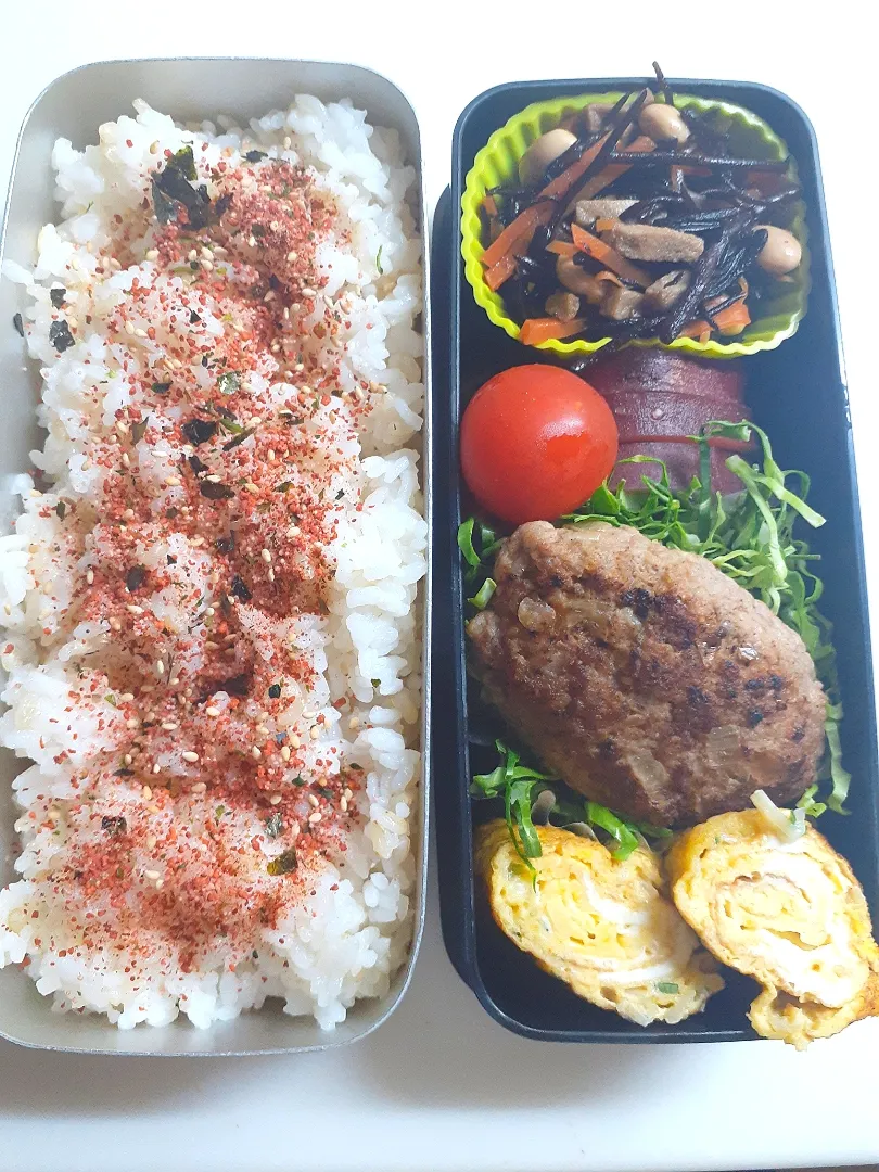 ☆中学生弁当☆玄米入り振りかけごはん、ひじき煮物、ミニトマト、薩摩芋甘煮、キャベツ、ハンバーグ、シラス葱卵焼き|ｼｮｺﾗさん