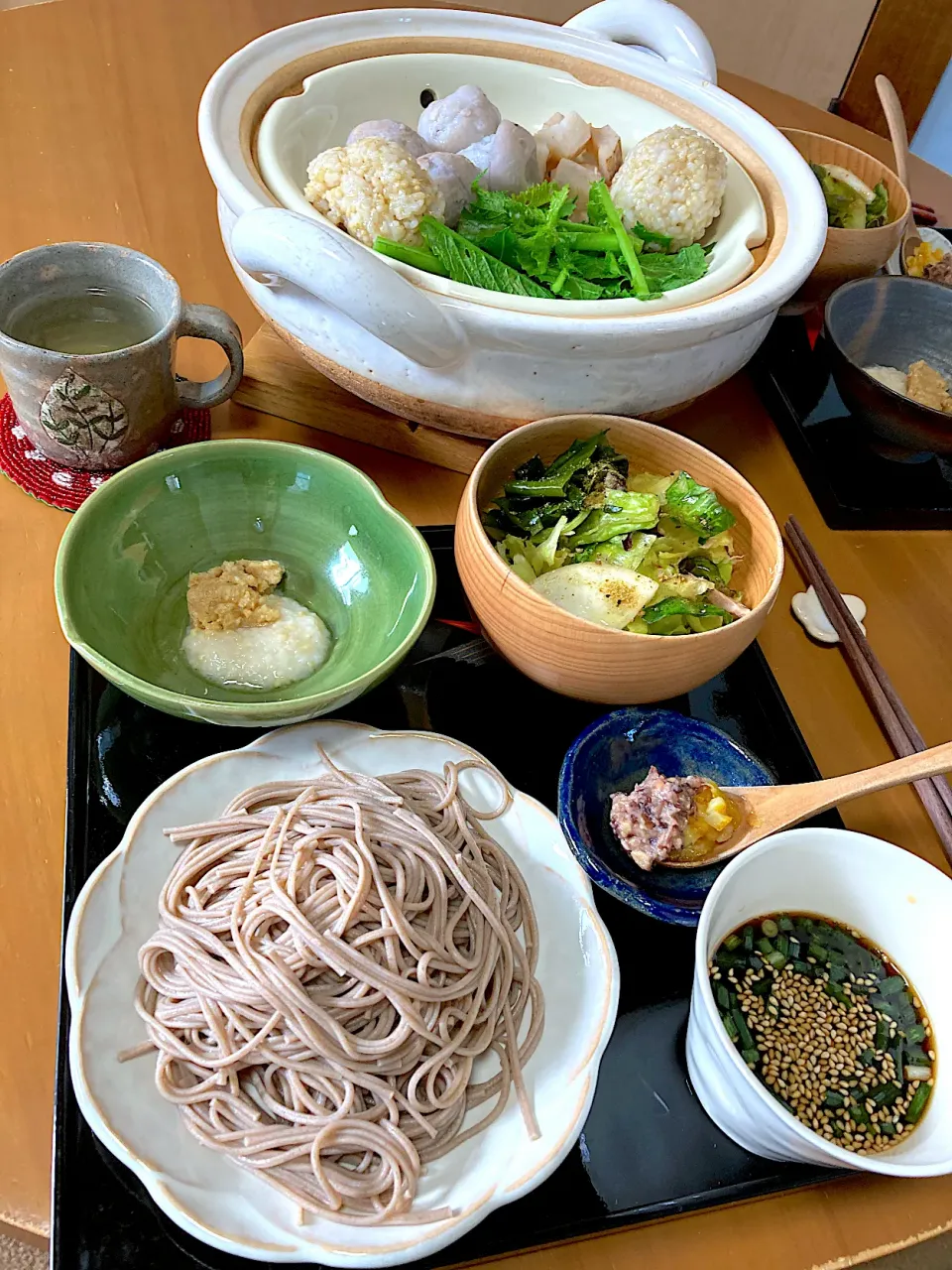 Snapdishの料理写真:お友達とお家でランチ❤️島原の二八蕎麦、蒸し野菜(里芋、蓮根、高菜を自家製のお味噌and玄米甘酒で)と発芽玄米おにぎり、発酵黒豆あんこ、無農薬ネーブルのマーマレード、はぶ茶|さくたえさん