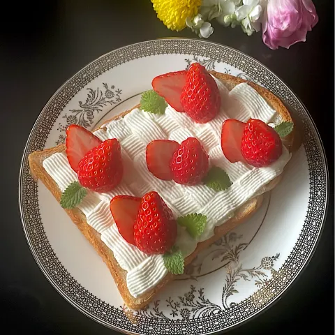 「北海道小麦」を使ってみたSnapdishの料理・レシピ写真:🍓苺のオープンサンド〜初挑戦バスケット絞り