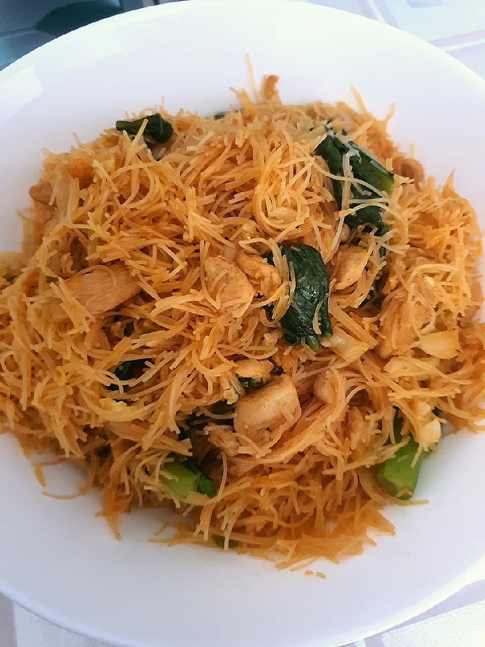 Snapdishの料理写真:Stir Fry Verrmicelli Noodles with Shredded Chicken |feeqsyaneeさん