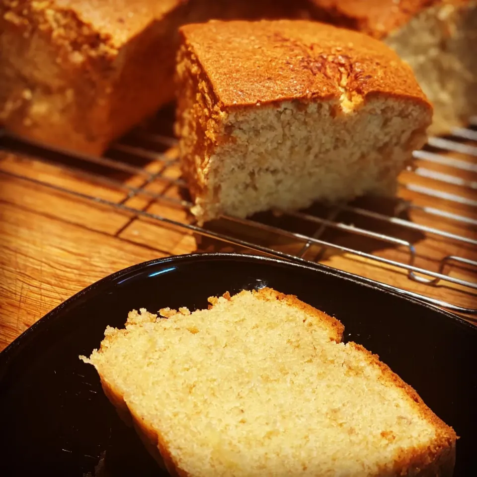 Snapdishの料理写真:Baking ! Baking ! 
Just Made 
Homemade Banana & Cinnamon Sponge 
#cake #baking #homecooking 
#chefemanuel|Emanuel Hayashiさん