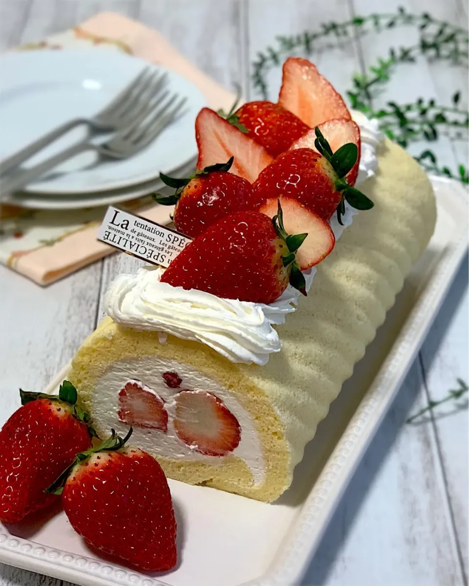 いちごのロールケーキ🍓|あゆさん