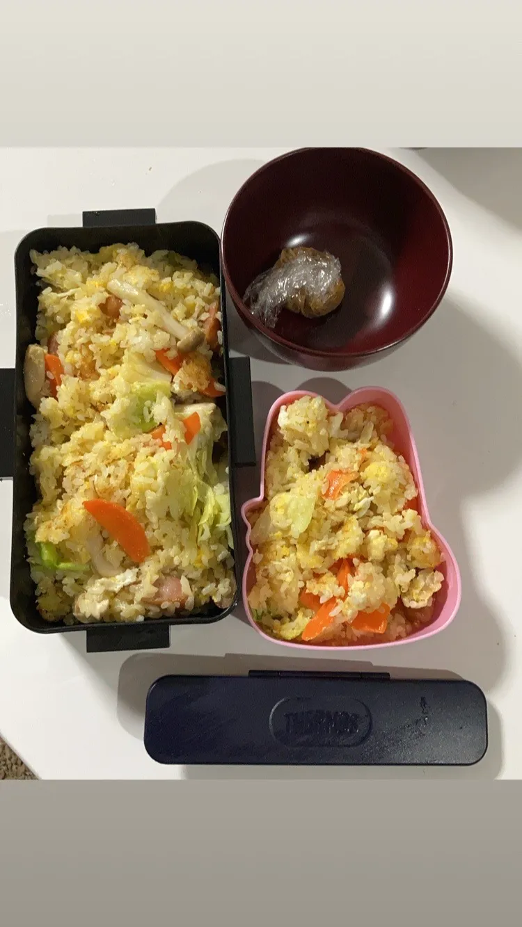 パパ弁と母弁☆炒飯☆みそ玉（パパ弁用）やっと登校して静かになった(T ^ T)今日は休み｡ﾟ(ﾟ´ω`ﾟ)ﾟ｡|Saharaさん