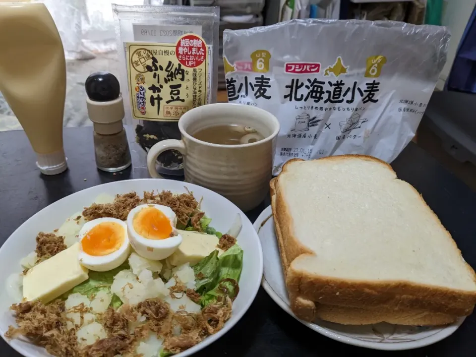 Snapdishの料理写真:北海道小麦食パン使用期限日での食べ比べをしました|Tarou  Masayukiさん