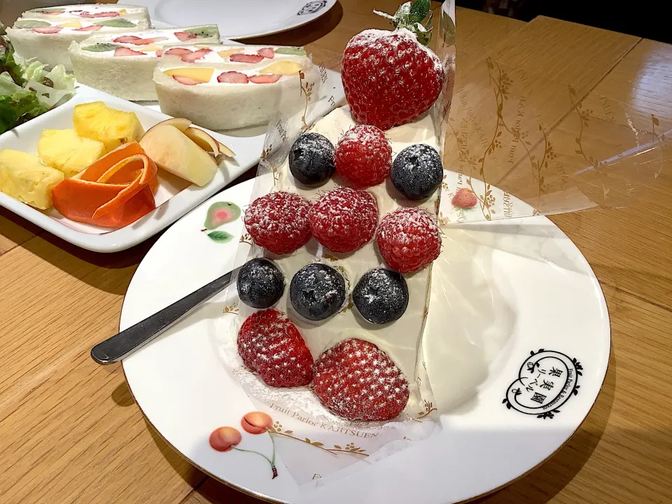 果実園リーベルさんのケーキ🍰😋|アライさんさん