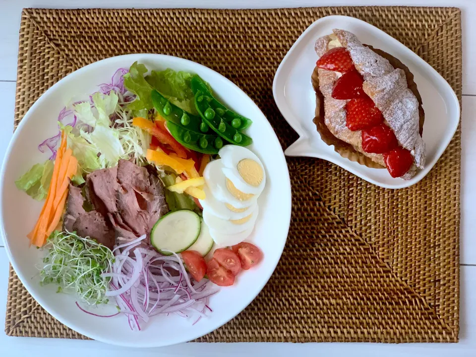 Snapdishの料理写真:ローストビーフサラダ🥗|みちゃんさん