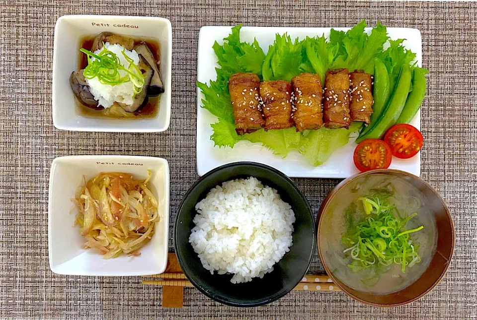 Snapdishの料理写真:白ねぎ豚ロール、茄子の揚げ浸し、茗荷のナムル、ご飯、味噌汁|keychanさん