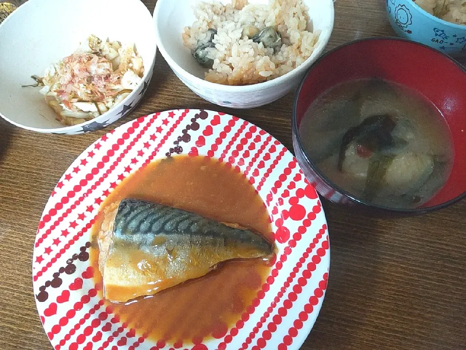 鯖の味噌煮
海藻とナスの味噌汁
牡蠣飯
白菜と大根の塩昆布和え|尚さん