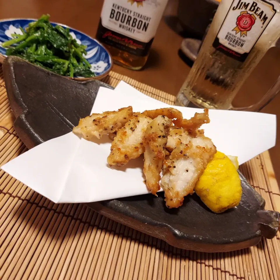 ヤゲン軟骨にんにく塩コショウ揚げ🍺採れたれほうれん草のお浸し☺🍺|miyuki🌱さん