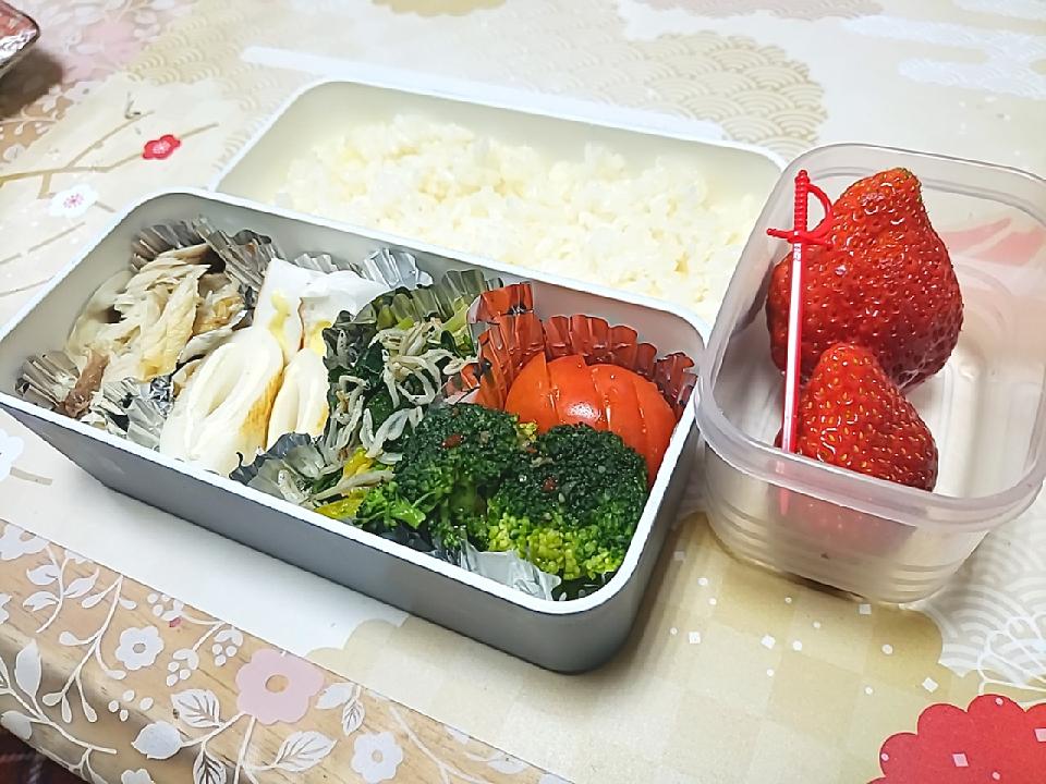鯖の塩焼き、チーズイン竹輪&チーズインはんぺん、しらすとほうれん草のポン酢和え、ブロッコリー&トマト
デザート🍓とちおとめ