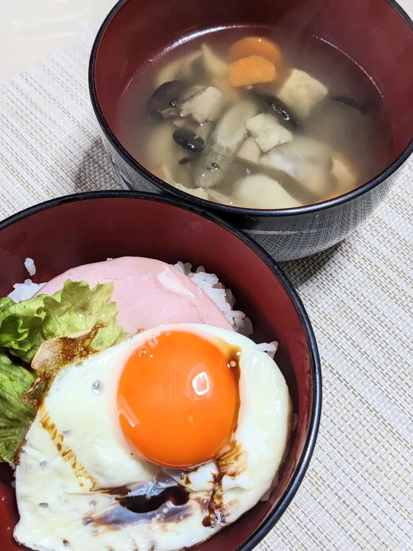 朝ごはん〜ハムエッグ丼と芋の子汁|f.1125beさん