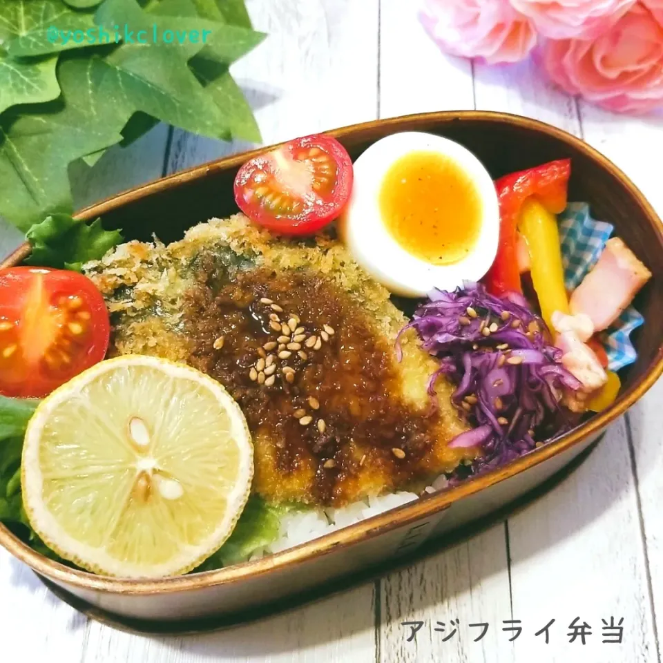 Snapdishの料理写真:今日のお弁当。
アジフライメイン。白だし卵、パプリカとベーコンのガーリック塩炒め。|yoshiyoshiさん