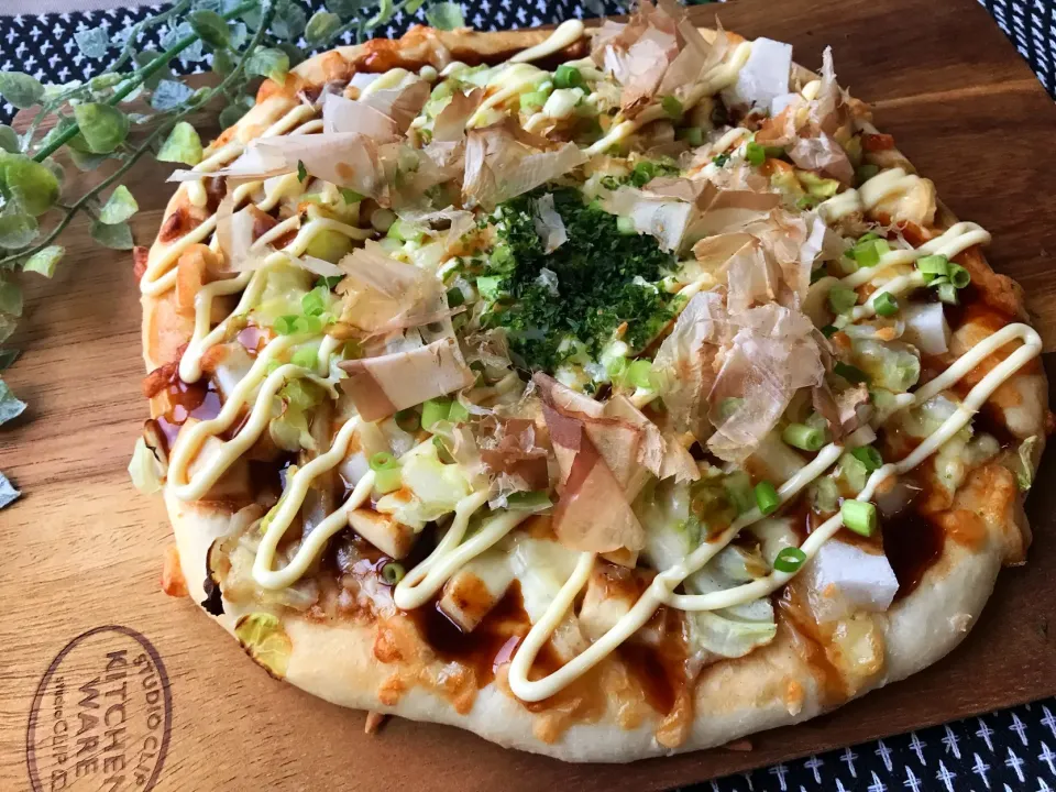 餅入りお好み焼き風ピザ🍕|まなまな♡さん