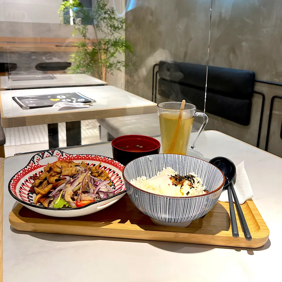 Mushroom and pork in prawn sauce with tamago kake gohan, miso and honey citron tea|skyblueさん