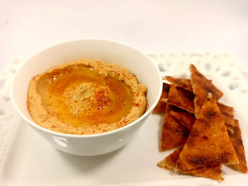 Baba ganoush with cheese crackers|asif jamil akhtarさん