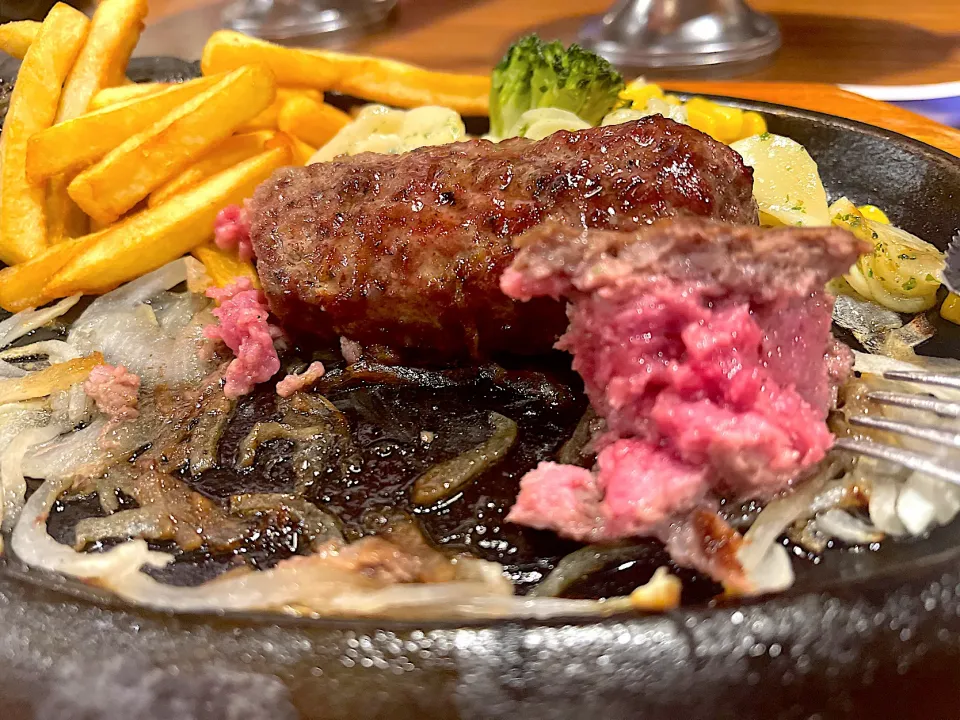 Snapdishの料理写真:Wagyu hamburg|yeni kartikasariさん