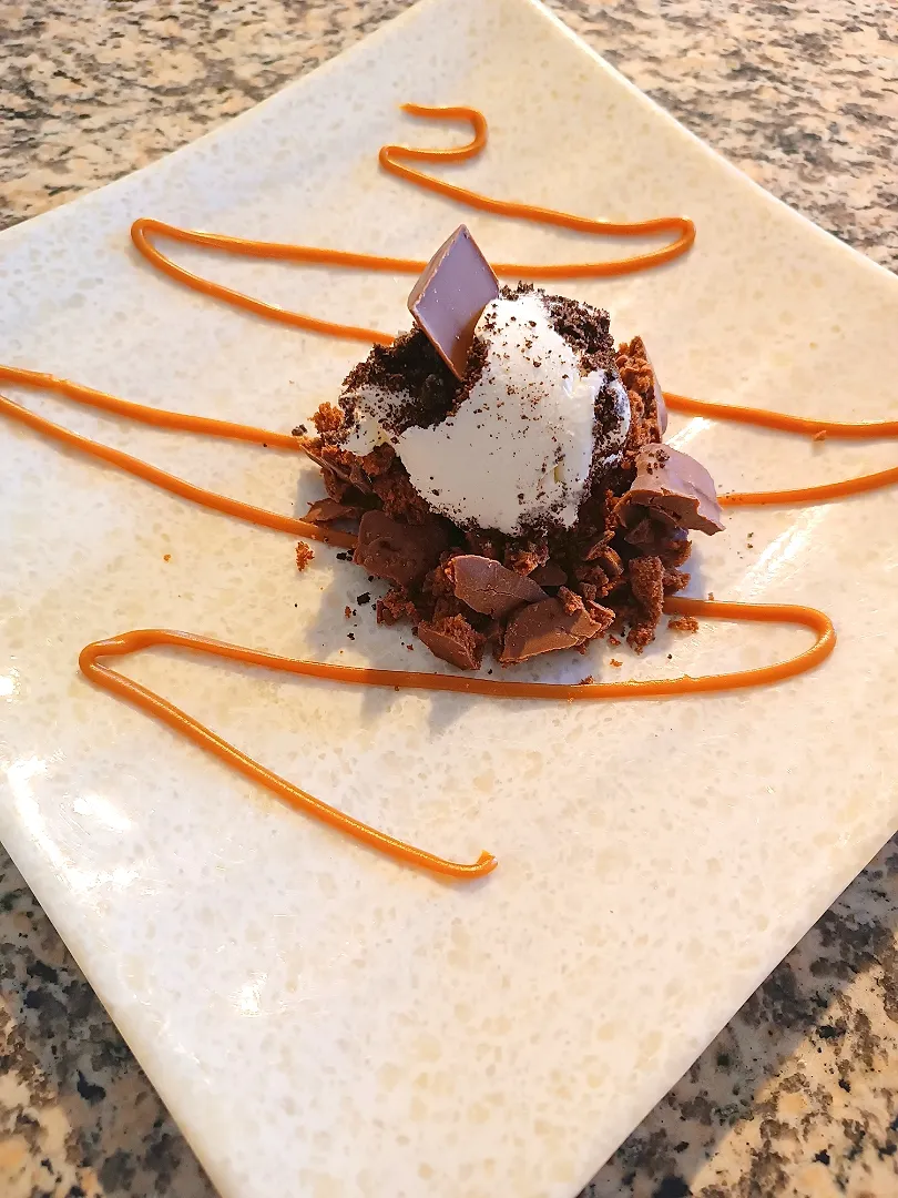 Snapdishの料理写真:brownie con helado|Maria Maldonado Herreraさん