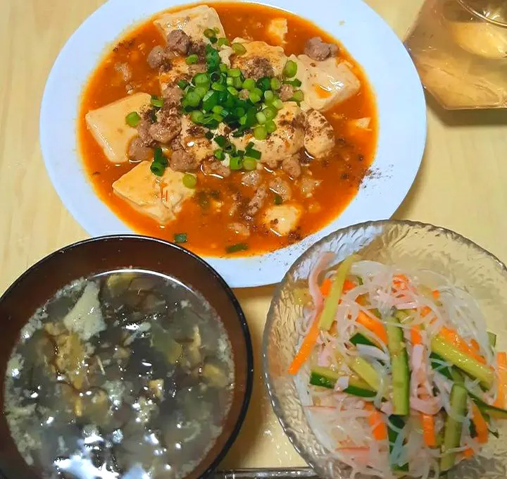 Snapdishの料理写真:麻婆豆腐
はるさめサラダ
もずくのスープ|☺にこまるキッチン🍴さん