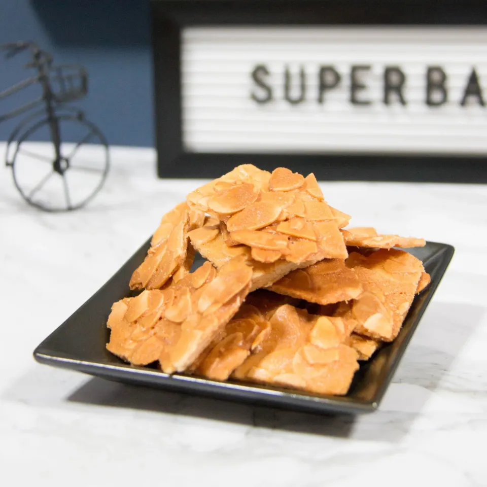 Snapdishの料理写真:Superbakes アーモンド クリスプ|Jaronさん