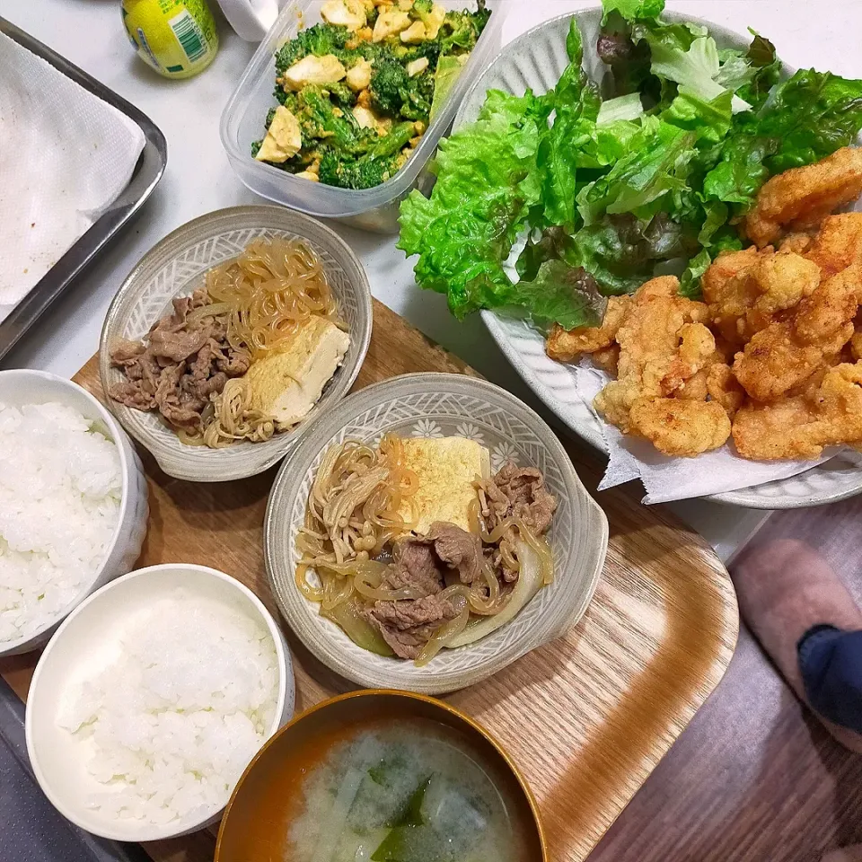 ヤゲンの唐揚げ
すき煮
ブロッコリーとゆで卵のコチュマヨサラダ
大根とわかめの味噌汁

食べたいものを作ったらすごくこってりメニューになってしまった…|羊さんさん