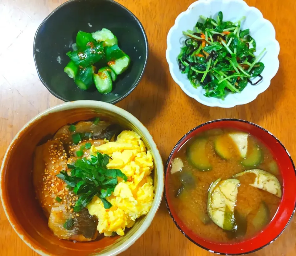 2023 0115　あじの香味蒲焼き丼　たたききゅうり　豆苗と塩昆布のサラダ　茄子のお味噌汁|いもこ。さん