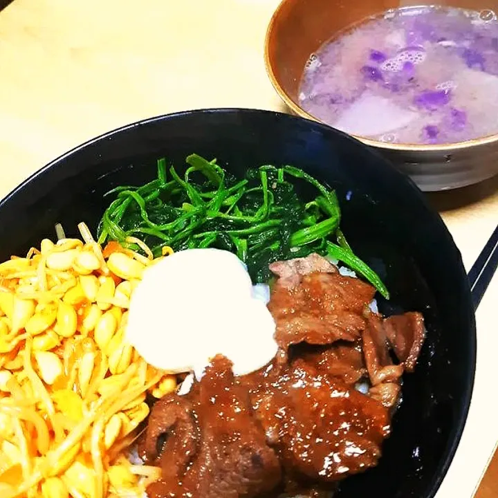 三色丼
紫キャベツの味噌汁|☺にこまるキッチン🍴さん