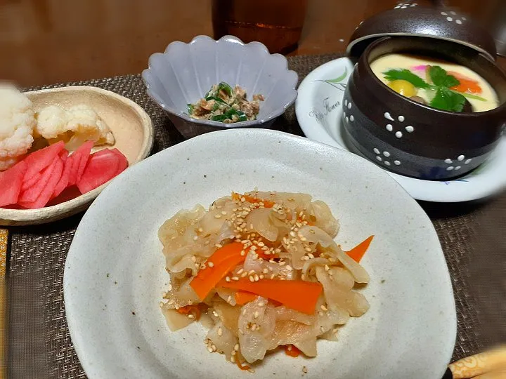 天日干し☀️切干大根煮物
茶わん蒸し
サバ缶ピーマン和え
カリフラワーと赤大根甘酢|びせんさん