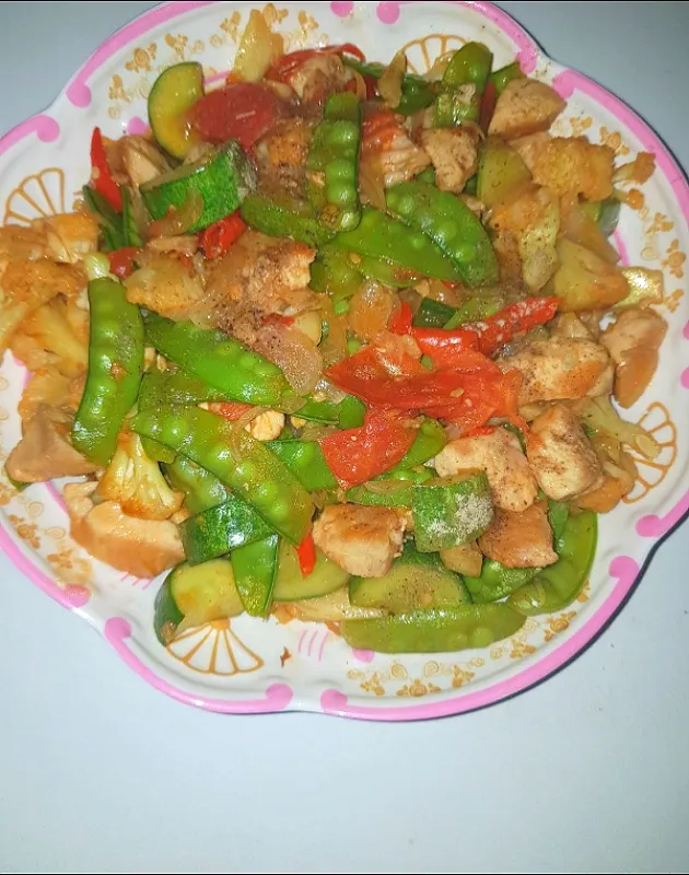 Snapdishの料理写真:stir fry mixed vegetables with chicken|patlovestocookさん