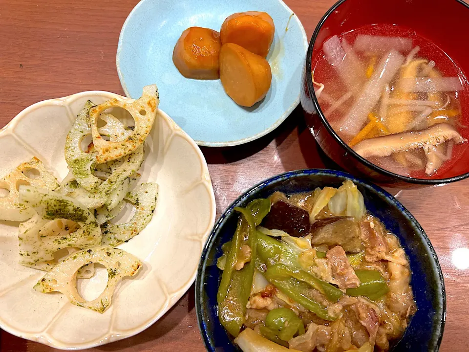 Snapdishの料理写真:里芋煮、蓮根あおのり焼、中華スープ（大根にんじん椎茸）、白菜なすピーマン豚肉の中華炒め|ライブライトさん