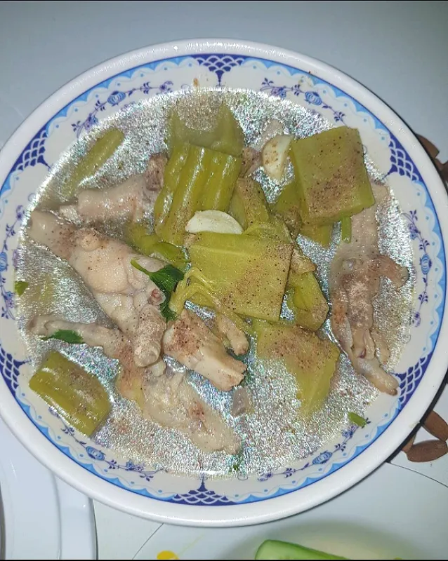 Snapdishの料理写真:bitter gourd soup with chicken feet|patlovestocookさん